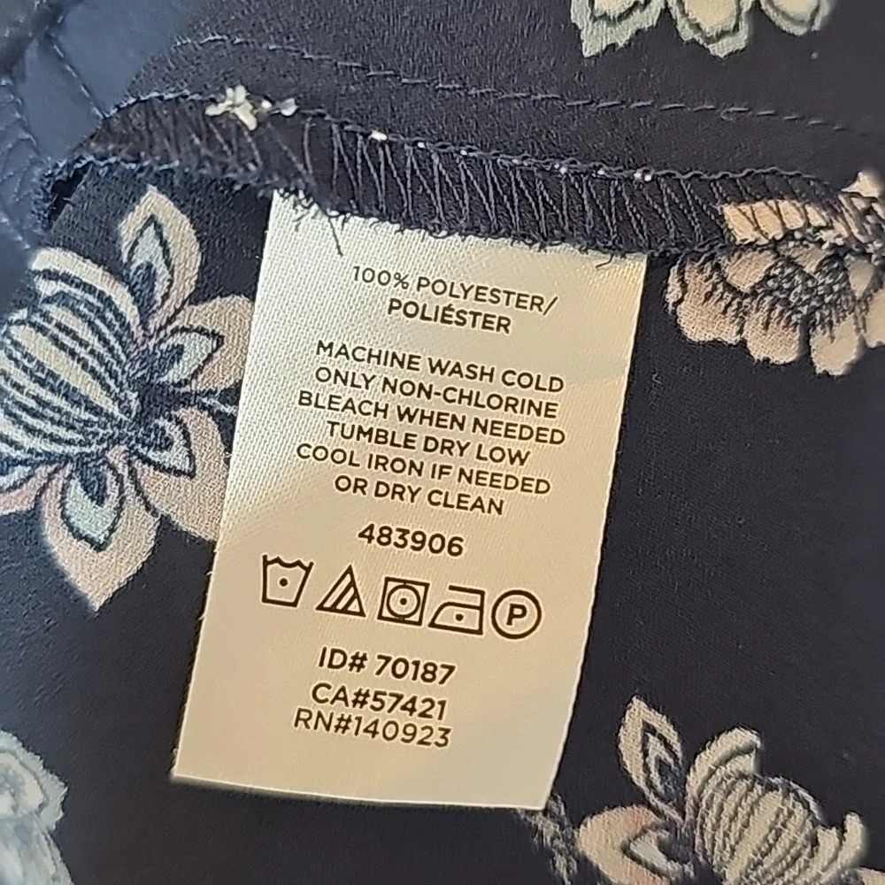 Ann Taylor LOFT Navy And Pink Floral V-Neck Blouse Top - Size Medium - Picture 7 of 7